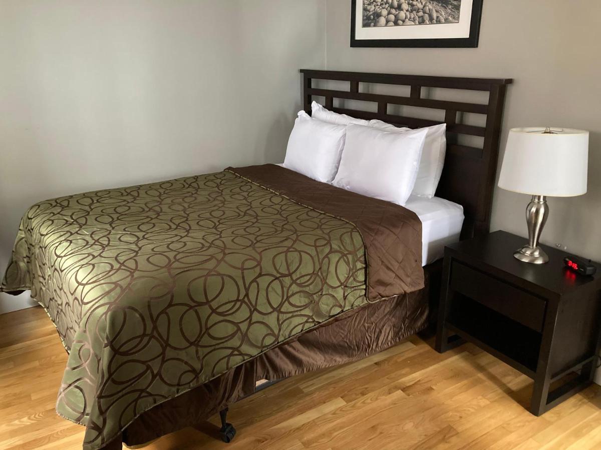 Near State House Park 30 Day Stays *